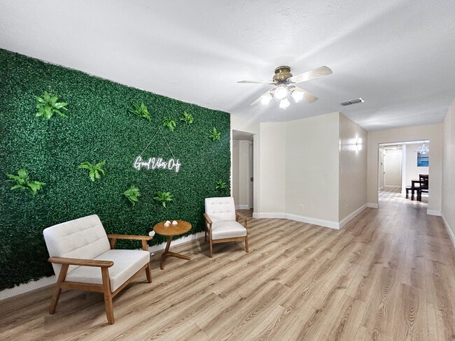 3811 39th Ave N in St. Petersburg, FL - Foto de edificio - Building Photo