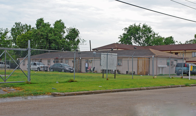 7518 Morley St in Houston, TX - Foto de edificio - Building Photo