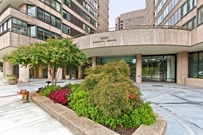 1300 Crystal Dr in Arlington, VA - Building Photo - Building Photo
