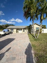 19323 Carolina Cir in Boca Raton, FL - Building Photo