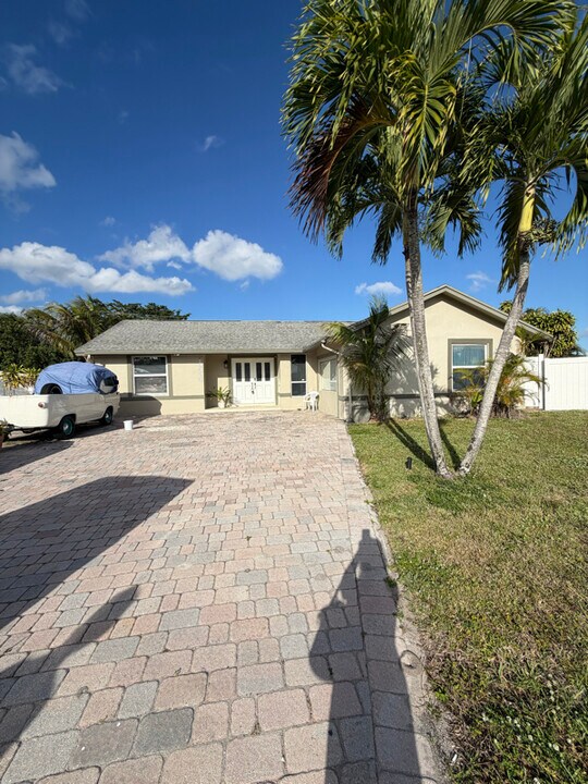 19323 Carolina Cir in Boca Raton, FL - Building Photo