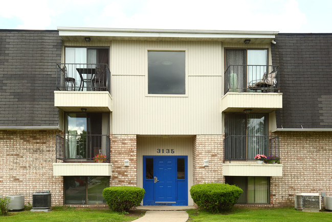 Baypointe Apartments in Saginaw, MI - Foto de edificio - Building Photo