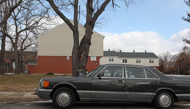 3842-3912 Oakford Ave in Baltimore, MD - Building Photo - Building Photo