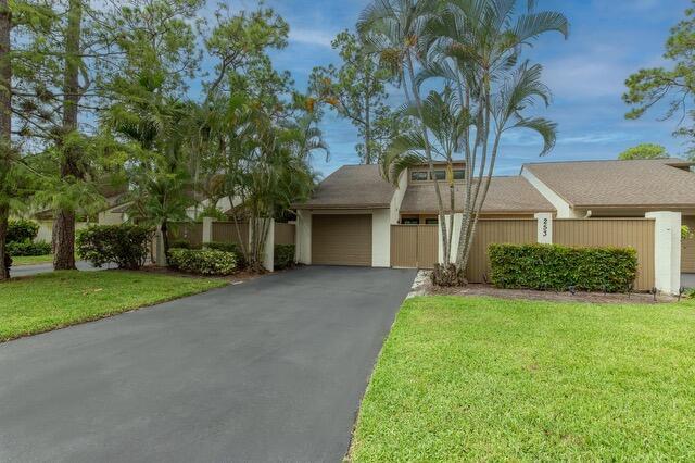 253 Wood Dale Dr in Wellington, FL - Building Photo