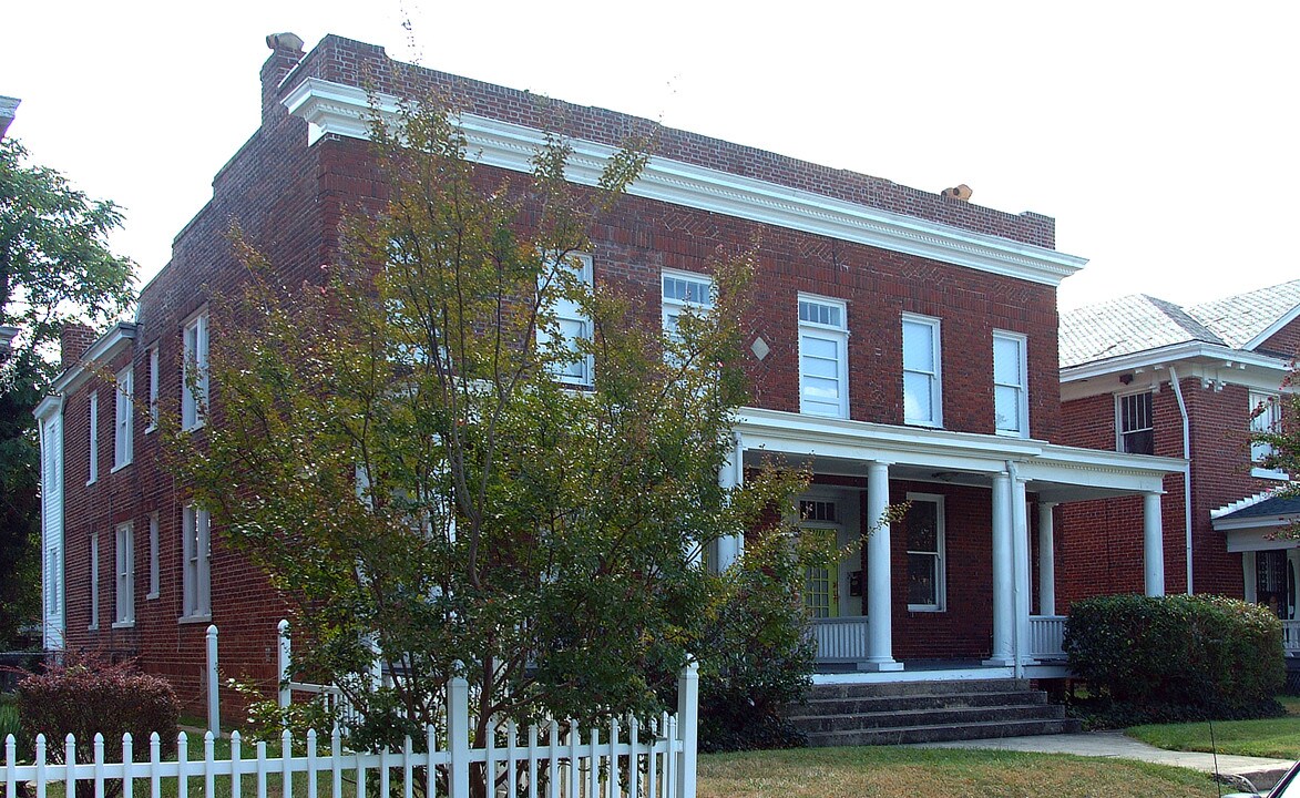2711 3rd Ave in Richmond, VA - Foto de edificio