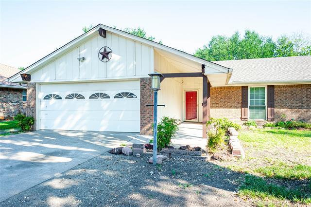 105 Tanglewood Ln in Waxahachie, TX - Building Photo - Building Photo