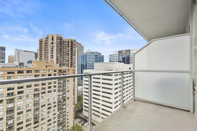 20 Newport Pkwy in Jersey City, NJ - Building Photo - Building Photo
