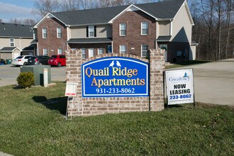 1221 Ash Ridge Dr in Clarksville, TN - Foto de edificio - Building Photo