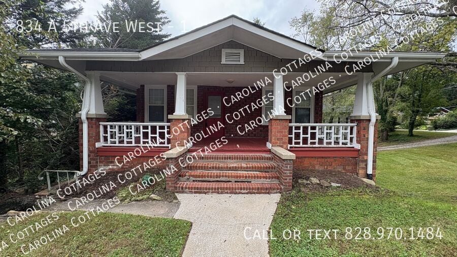 834 5th Ave W in Hendersonville, NC - Building Photo
