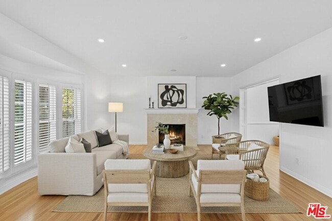 property at 920 Carrillo Dr
