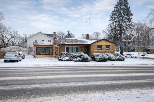 5440 Benton Ave in Downers Grove, IL - Building Photo - Building Photo