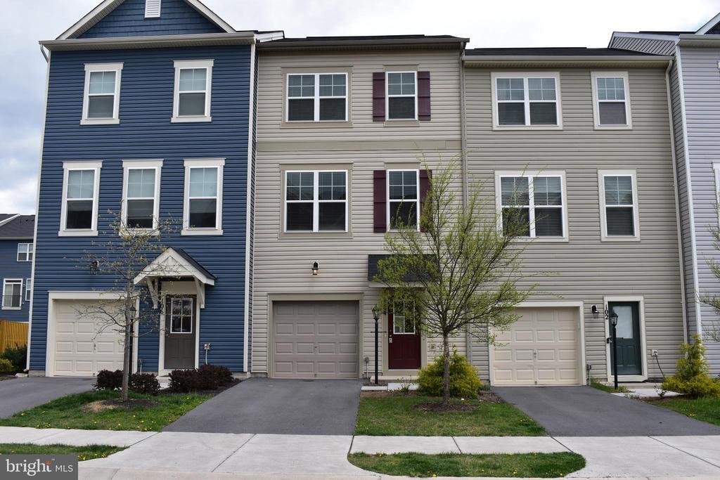 104 Jitterbug Wy in Stephenson, VA - Building Photo