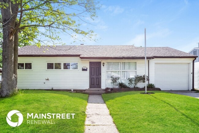 property at 4851 N Kenyon Dr