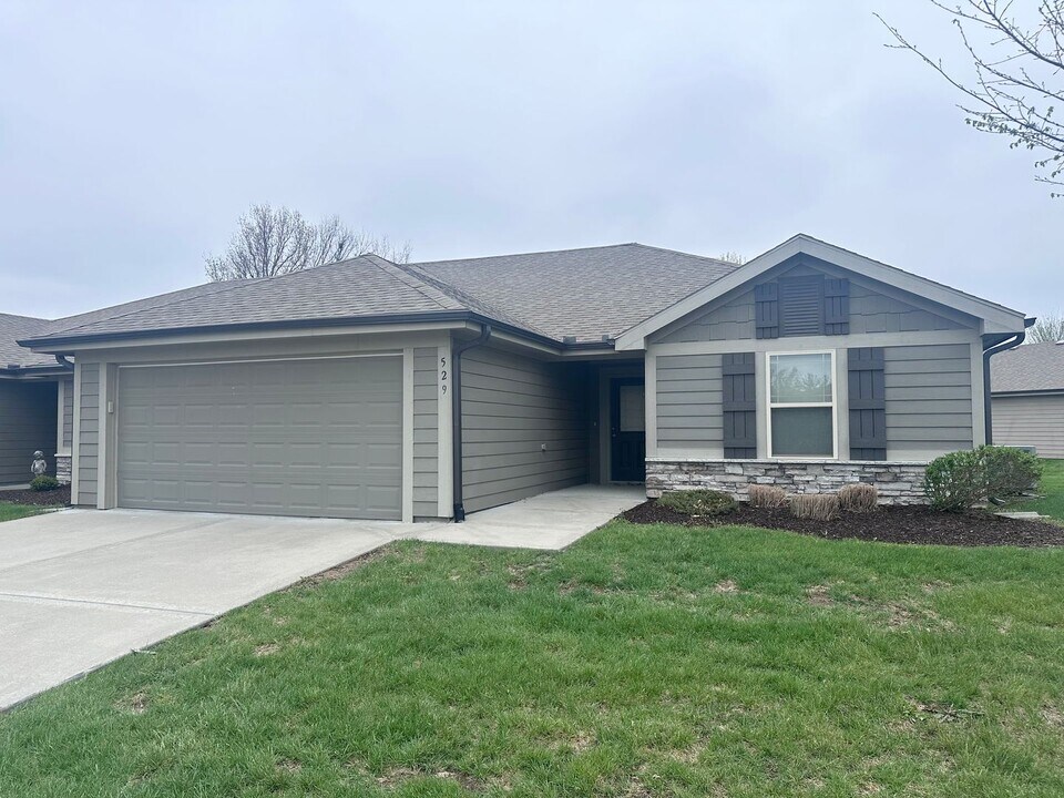 529 SE Maple Dr in Blue Springs, MO - Building Photo