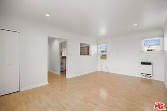 435 1/2 W Elk Ave in Glendale, CA - Building Photo - Building Photo