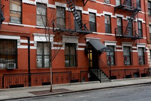 344 W 49th St in New York, NY - Building Photo