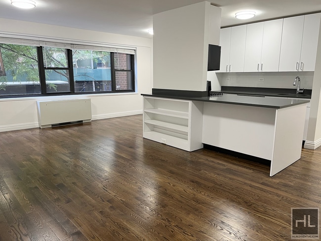 EAST 56 STREET, Unit 1A in New York, NY - Building Photo - Building Photo