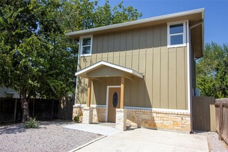 5702 Palo Blanco Ln-Unit -B in Austin, TX - Foto de edificio - Building Photo