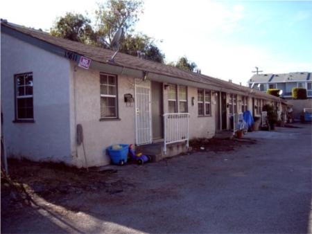 12511 Atlantic Ave in Lynwood, CA - Foto de edificio - Building Photo