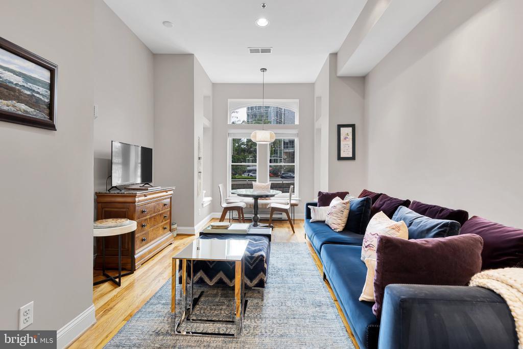 2201 K St NW in Washington, DC - Building Photo