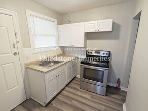 2858 Olga Pl in Jacksonville, FL - Foto de edificio - Building Photo