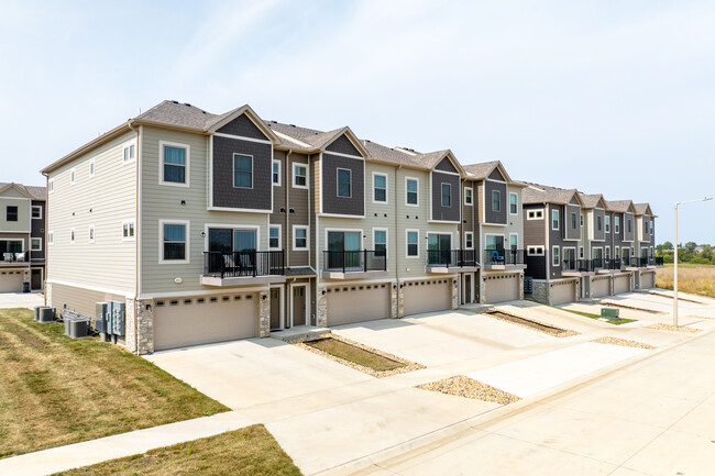 Rose Cottage Villas in Cedar Rapids, IA - Foto de edificio - Building Photo