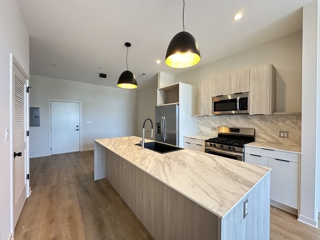 6340 W Belmont Ave, Unit A03W in Chicago, IL - Building Photo - Building Photo