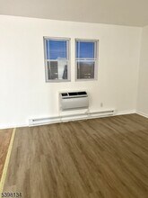 469 River Styx Rd in Hopatcong, NJ - Building Photo - Building Photo