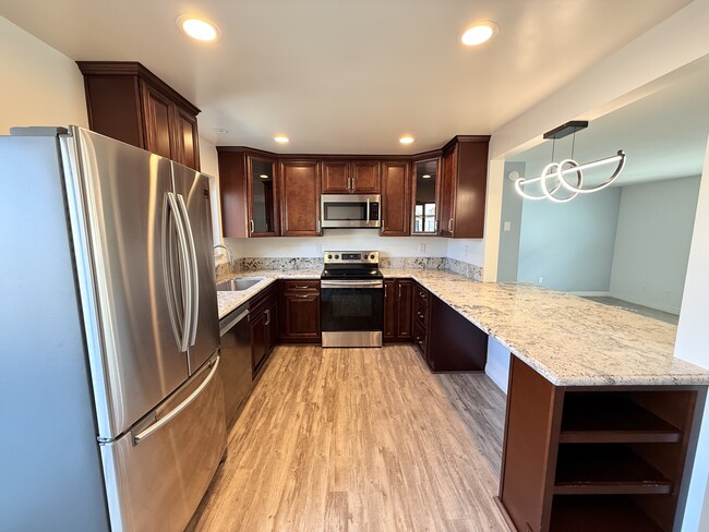 718 N Guadalupe Ave, Unit 3 in Redondo Beach, CA - Foto de edificio - Building Photo