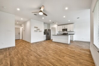 9710 Wall St in Texas City, TX - Building Photo - Building Photo