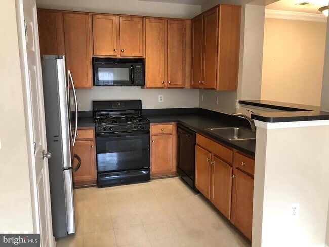 4854 Eisenhower Ave in Alexandria, VA - Building Photo - Building Photo