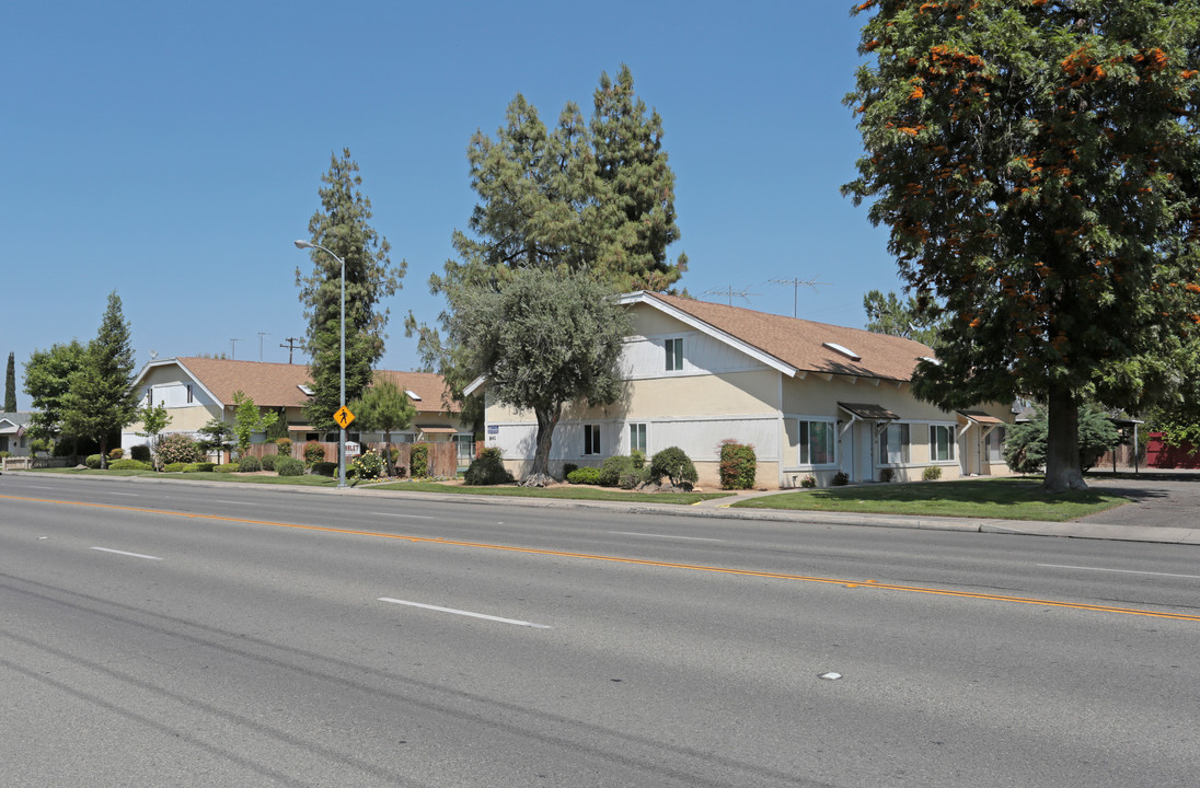 The Chalet in Clovis, CA - Building Photo