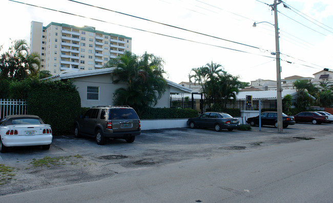 910 N Victoria Park Rd in Fort Lauderdale, FL - Building Photo - Building Photo