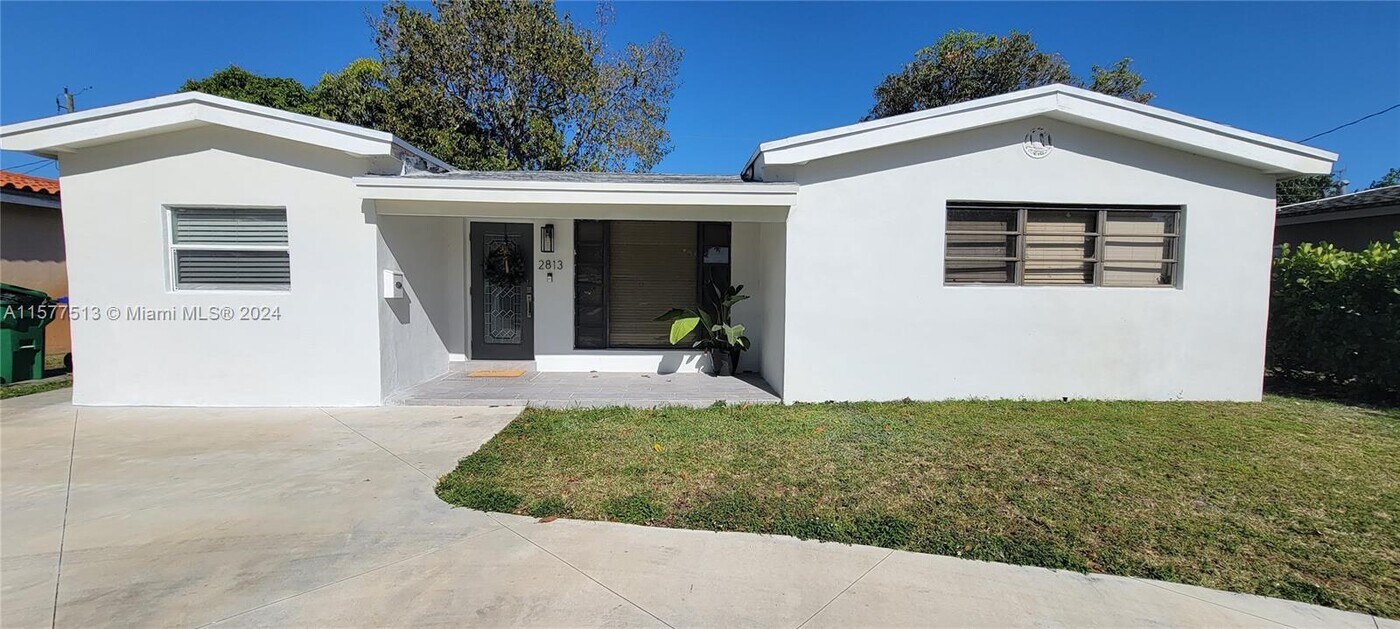 2813 Bahama Dr in Miramar, FL - Foto de edificio