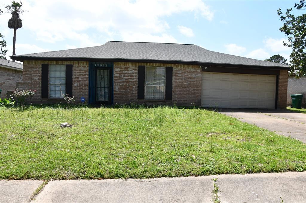 13923 Blazey Dr in Houston, TX - Building Photo