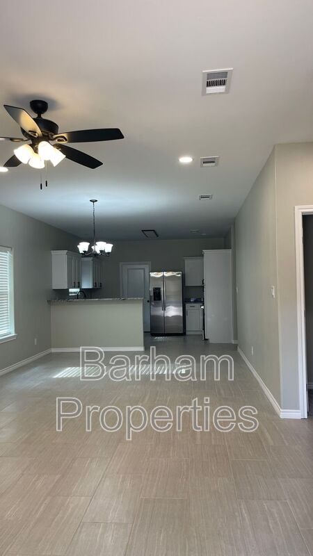 307 Mackechney St in Nacogdoches, TX - Building Photo - Building Photo