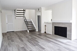 8821 Via Andar in San Diego, CA - Building Photo