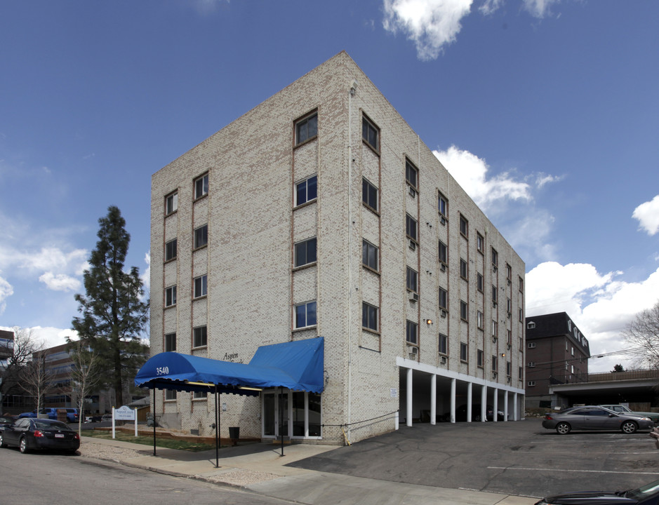 Aspen Creek Apartments in Englewood, CO - Building Photo