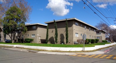 Rosewood Manor in Sacramento, CA - Building Photo - Building Photo