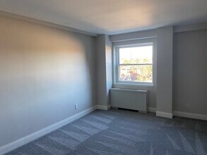 1615 Beacon St, Unit 2 in Brookline, MA - Foto de edificio - Building Photo