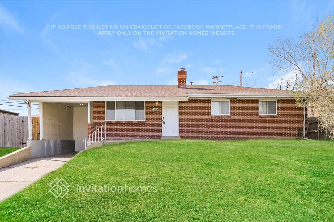 2300 E 84th Ave in Thornton, CO - Building Photo