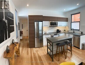 109 Charlton Ave W in Hamilton, ON - Building Photo - Building Photo