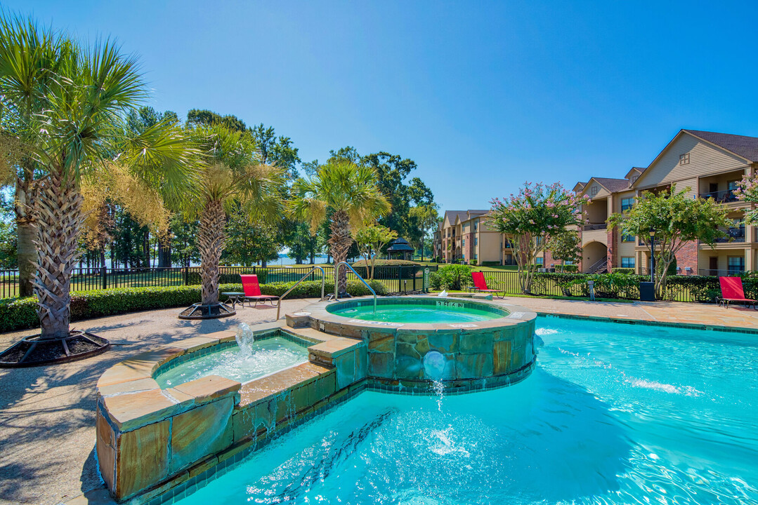 Lakeshore Villas in Humble, TX - Building Photo