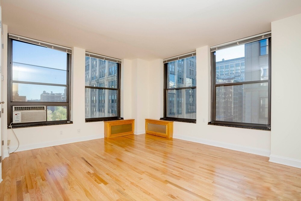 270 Park Ave S in New York, NY - Building Photo