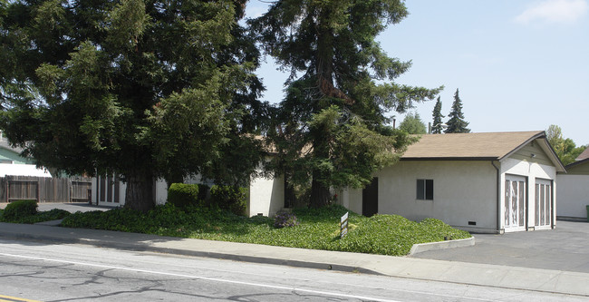 19738 Meekland Ave in Hayward, CA - Foto de edificio - Building Photo