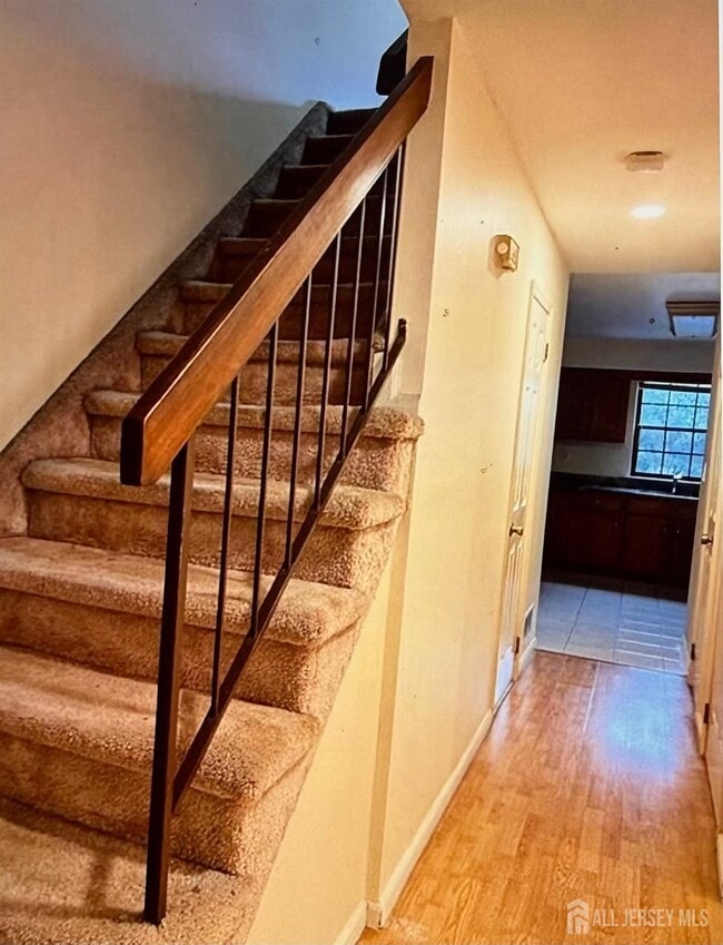 2802 Deerfield Dr in Edison, NJ - Building Photo - Building Photo