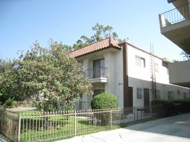 10836 Camarillo St in North Hollywood, CA - Foto de edificio - Building Photo