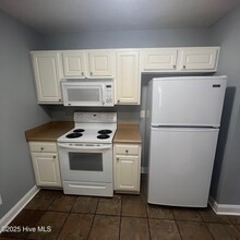 310 Jeremy Ln in Winterville, NC - Foto de edificio - Building Photo