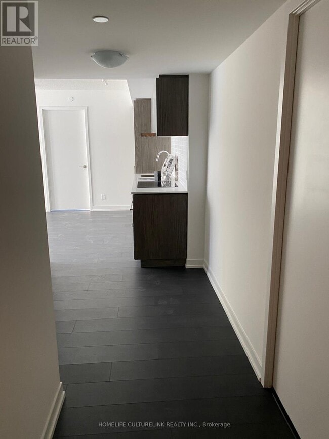 60 Shuter St in Toronto, ON - Building Photo - Building Photo