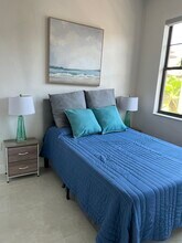 6012 Yeats Manor Dr, Unit A Unit 102 in Tampa, FL - Foto de edificio - Building Photo